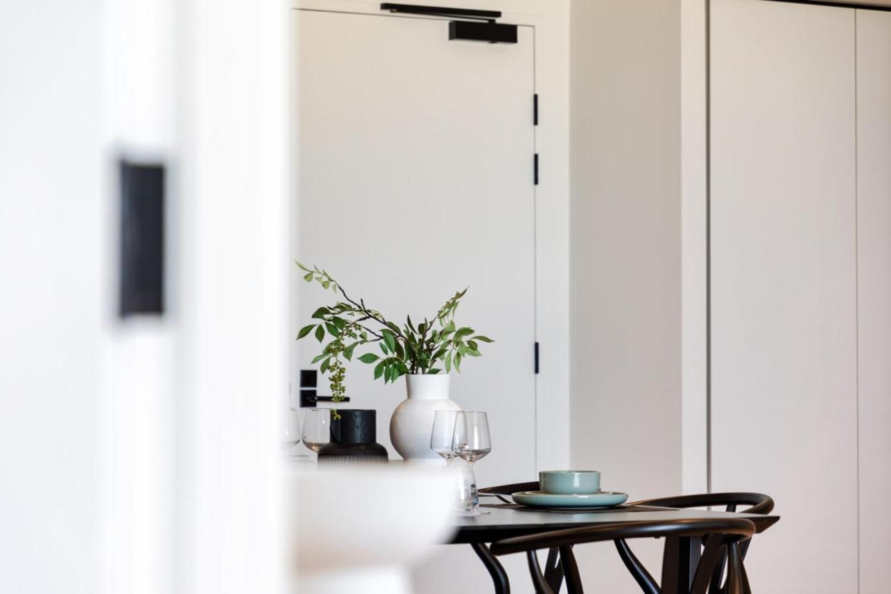 The Luxe Surf And Sea Apartment